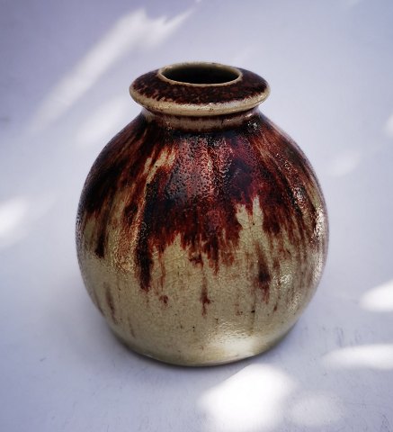 Vase in ceramic by Jesper Packness