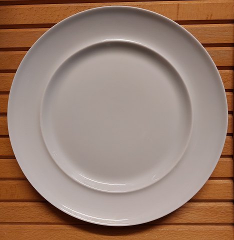 White B&G dinnar plate designed by Henning Koppel