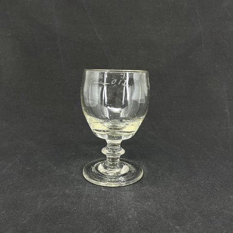 Barrel glass with engraving