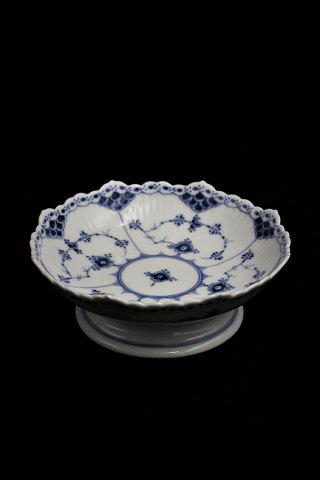 Royal Copenhagen Blue Fluted Half Lace compote bowl on foot.
H:6cm. Dia.:17cm. RC#1/511. 1.sort. Year 1922.