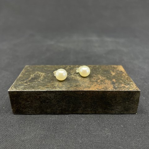 A set of classic pearl earrings