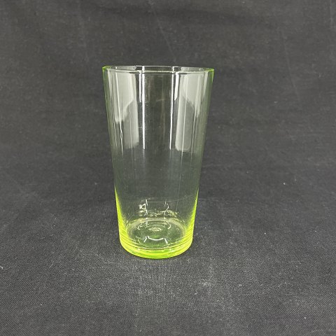 Neongrønt sodavandsglas fra Holmegaard