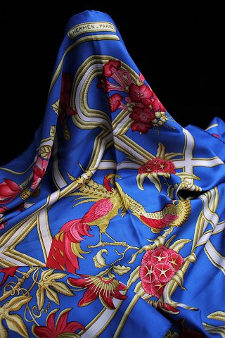 Original Vintage Hermés silk scarf in beautiful colors with classic Hermés bird 
motifs...
