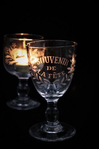 Old French Souvenir wine glass with engraved writing 
Souvenir De La Féte. H:14cm...