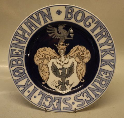 B&G Porcelain Fanny Garde plate Coat of arm of 
 the Copenhagen Printers (Bogtrykkernes segl i København 24 cm)

