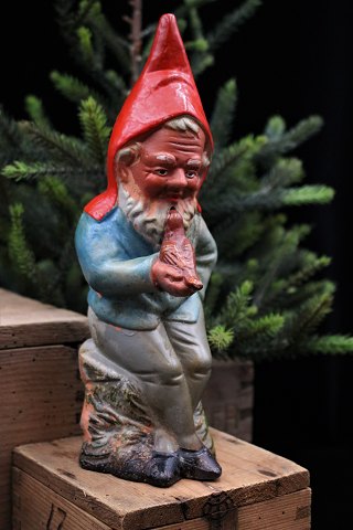 Old Santa Claus with small bird in terracotta. 
Height: 25cm.