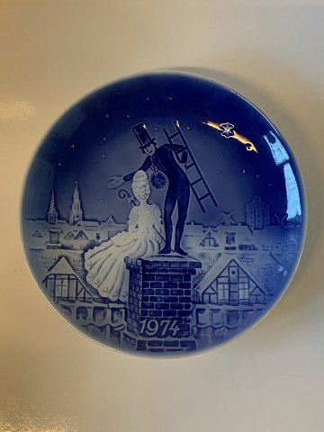 Plate From #Desiree
Year #1974
The Chimney Sweep and the Shepherdess
Measures 18.5 cm