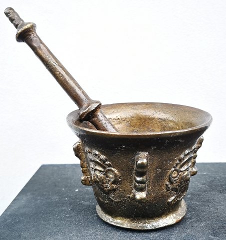 Spanish mortar with pestle in bronze