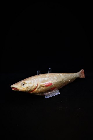 Decorative 1800s "fish" in painted papier-mâché with a very fine patina...