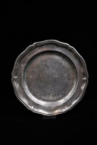 Decorative antique 1700s pewter dish with wavy edge and a very fine patina...