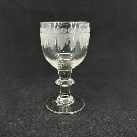19th century glass with lambrequin pattern