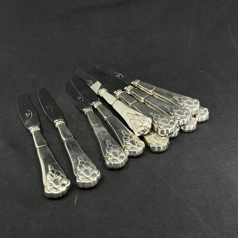 12 dinner knives in silver