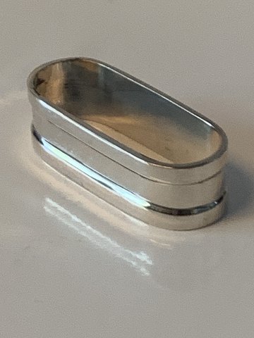 Napkin ring Silver
Size 1.5 x ø 5 cm.
Stamped: 830S