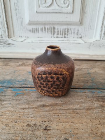 Eva Stæhr-Nielsen for Saxbo small vase with pattern in relief no. 228