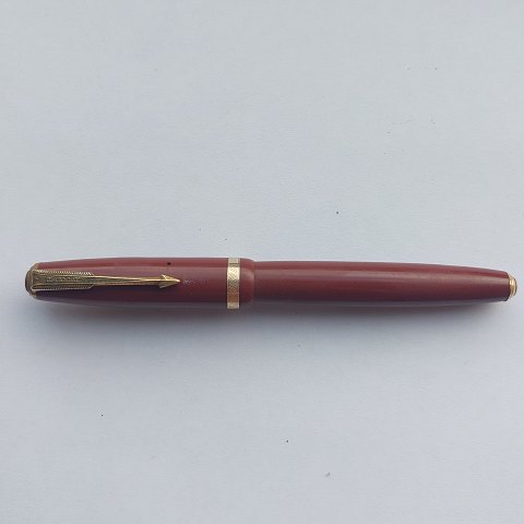 Vintage burgundy Parker Duofold fountain pen