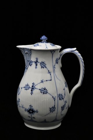 Rare Royal Copenhagen chocolate jug, Blue fluted Plain from before 1923. 
RC#1/30...