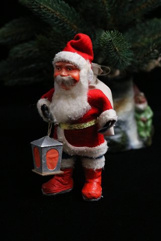 Nice, old Santa Claus from the 40s / 50s in felt clothes with small red boots...