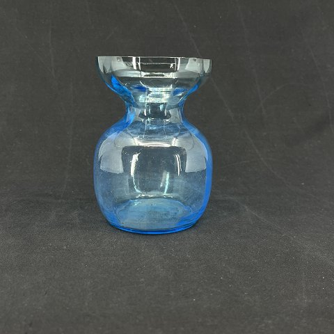 Sjældent søblåt hyacintglas fra Holmegaard 
Glasværk
