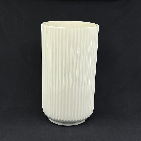 Hvid Lyngby vase, 30 cm.