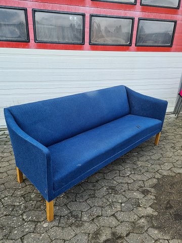Blå sofa
 Kr. 2200,-