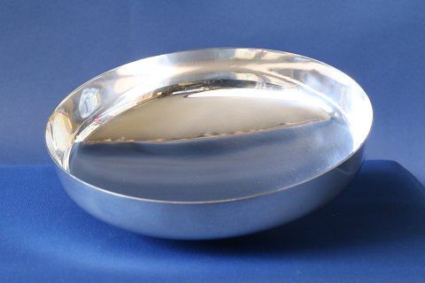 Georg Jensen. Bowl, No.: 1132 B,  
925 Sterling silver
Meter. 5 X 17 cm