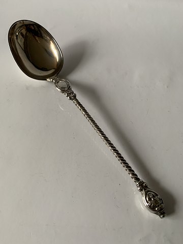 Serveringsske i sølv
Længde ca 20,7 cm
Produceret År. 1880 SG