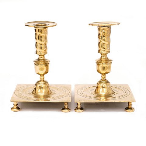 Pair of late 17th century Northgerman Baroque 
Brass castle candlesticks dated 1705. H: 24cm. 
Base: 17,5x17,5cm