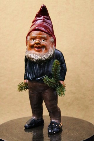 Fine, old painted terracotta Santa with fine patina from around 1900...