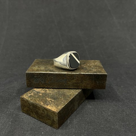 Men's ring with onyx in silver