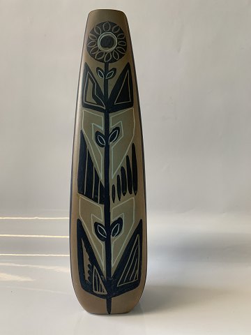 Stoneware vase from Søholm - Denmark.
Height: 26.5 cm.
SOLD