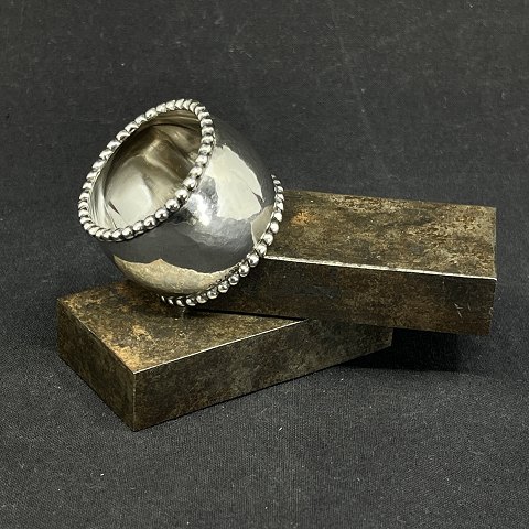 Napkin ring with balls