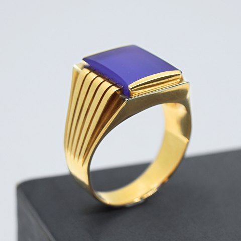 Large ring of 18k gold set with a blue stone