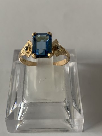 Elegant Damering i 18 karat Guld med en blå sten
Stemplet 750
Størrelse 55