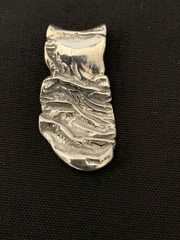 Pendant in silver.
Stamped 925S
Length with eaves. 3.2 cm