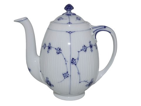 Blue Fluted Plain
Rare tea pot from 1898-1923