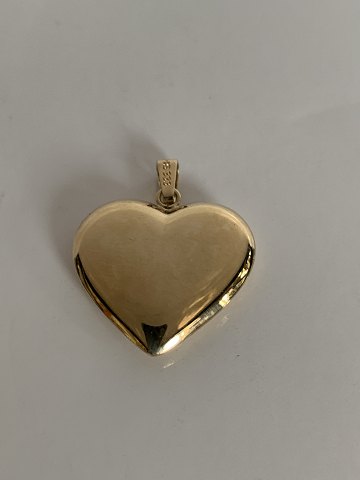 Beautiful and elegant gold heart in 8 carat gold. Pendant for necklace.