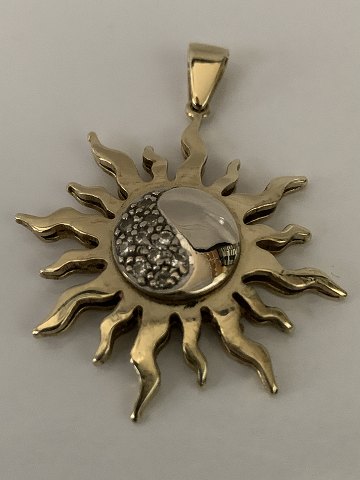 Pendant in 14 carat gold, sun with yin-yang and small white stones.