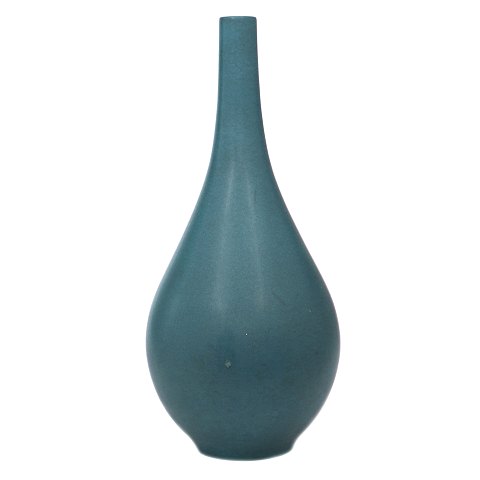 Høj Knabstrup vase med blå/grøn glasur. God stand 
uden skår, dog med enkelte ridser. H: 58cm