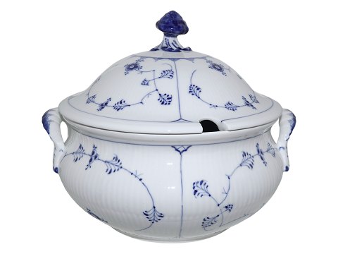 Blue Fluted PlainLarge, round soup tureen #224 from 1898-1923