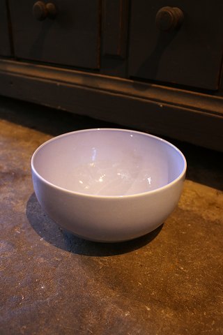 Royal Copenhagen 4 All Seasons fajance skål med blå glasur 
designet af Grethe Meyer. No. 578...