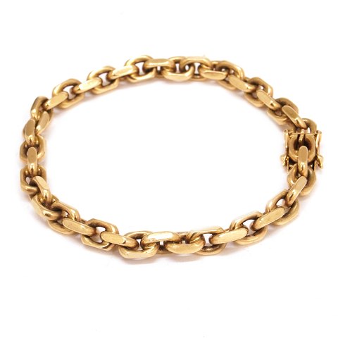 Anker armlænke i 8kt guld med kasselås og to 
sikkerhedslåse. L: 20cm. Ledstr. 6x9mm. V: 26gr