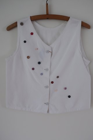 Goldli-Design:
Good old blouse/top without sleeves
Up-styled by Goldli-Design
Very beautiful and special unique top
The antique, Danish linen and fustian is our speciality and we always have a 
large choice of tea towels, table clothes, napkin, clothes