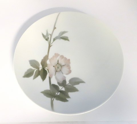 Royal Copenhagen. Plate with floral motif. No.78. Diameter 22 cm. (1 quality)