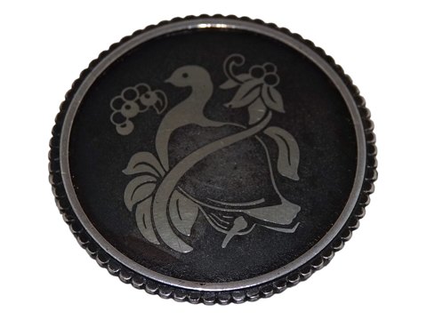 Georg Jensen
Mørk rund broche med fugl fra 1944-1950