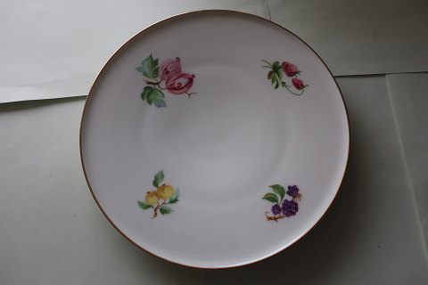 Gammelt rundt fad af porcelæn
H & Co. SPLB, Bavaria Germany, Heinrich
Med guldkant
Diam.: 20cm