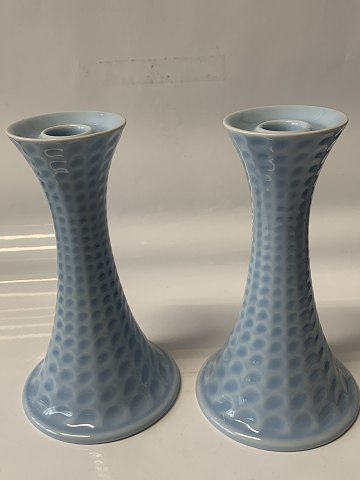 Royal Copenhagen 1. par, Lysblå stager med skæl mønster, Lifeline
Højde: 20,5 cm.