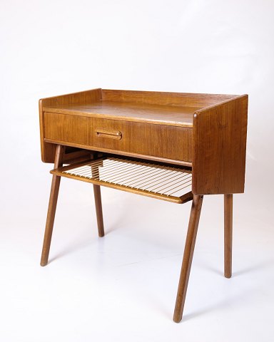 Sidebord / Natbord - Teaktræ - Skuffe - Flethylde - 1960
Flot stand
