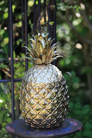 Delicious Italian ice bucket designed by Mauro Manettii in the shape of a 
pineapple in gilded pewter from the 60s...
