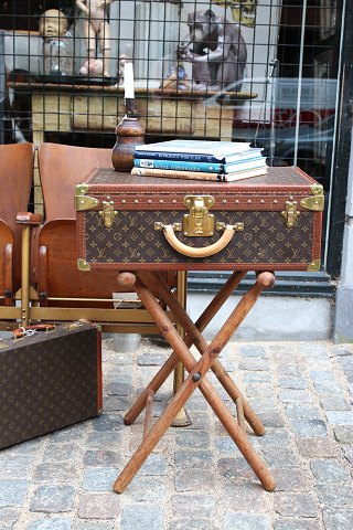 Vintage LOUIS VUITTON Monogram LV travel suitcase model Alzer 60 with a good 
patina...