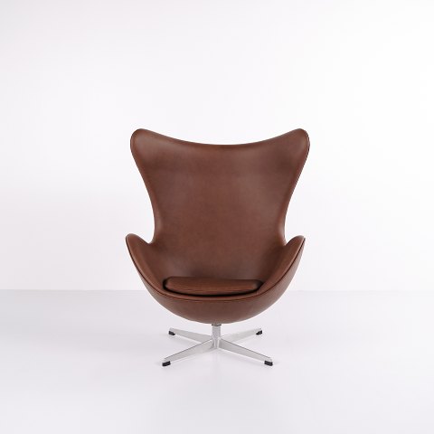 Ægget - Model 3316 - Brunt Læder - Arne Jacobsen - Fritz Hansen
Fremragende stand

